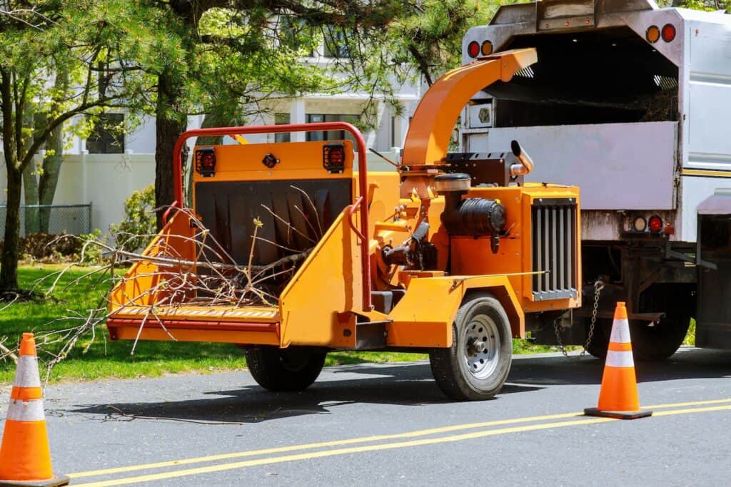 Tree Chipper & Truck | Tree Care Routing Software | RouteSavvy Route Planning Software